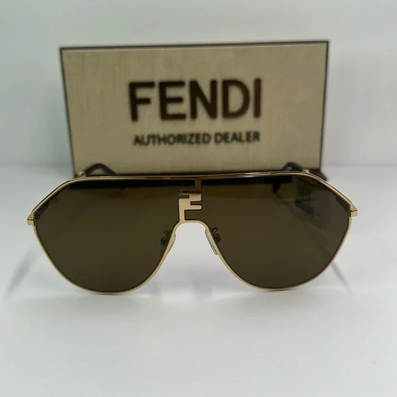 New Authentic Fendi Brown Pilot Unisex Sunglasses FE40080U 30E 65. - Picture 3 of 16